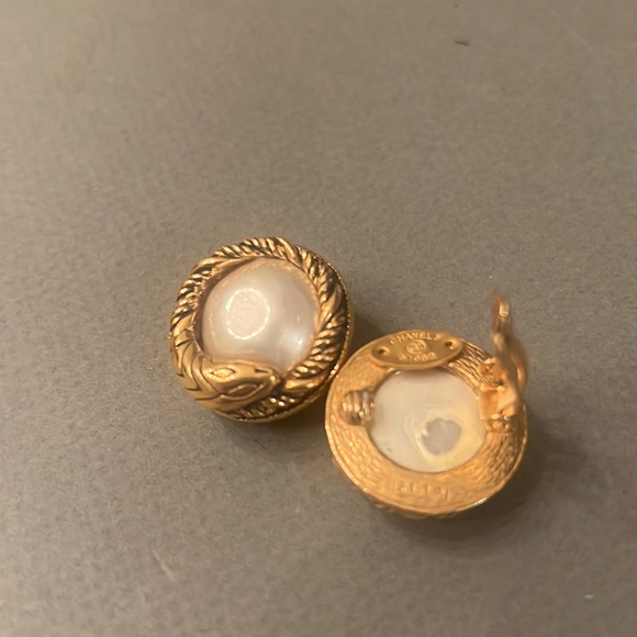 Chanel Earrings (authentic) - Picture 9 of 11